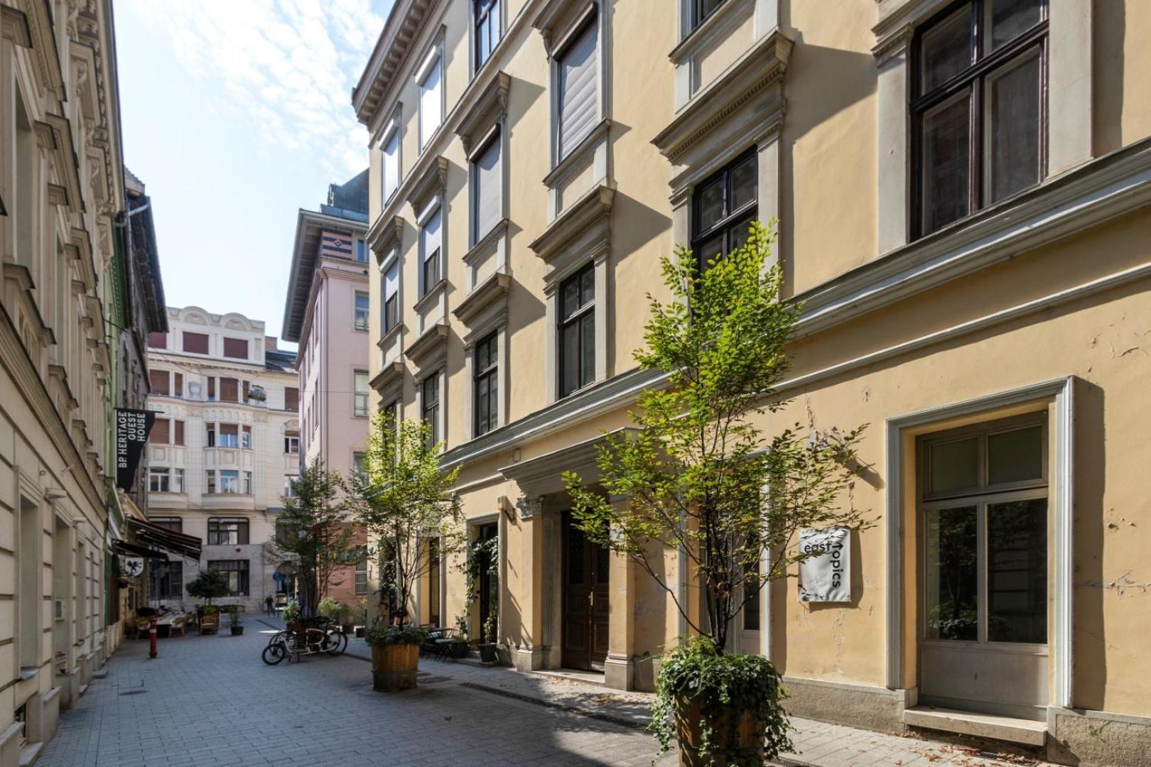 Little Americas Main Street Apartments Budapest Exterior photo